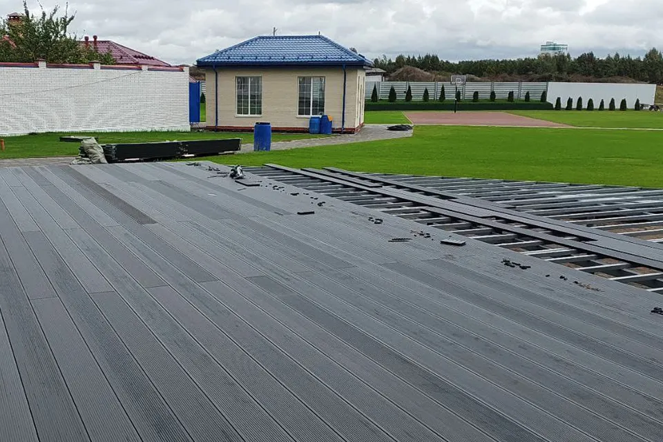 Террасная доска из ПВХ: полный гид по выбору, монтажу и эксплуатации